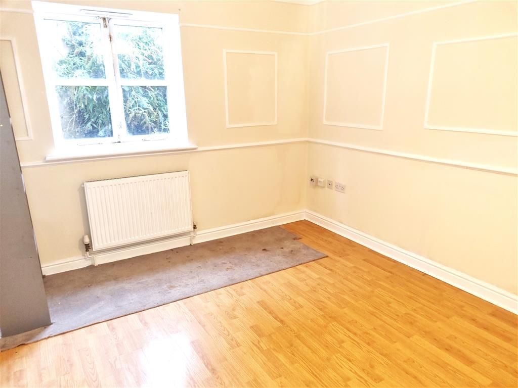 Property photo 3 of 5 Living Room