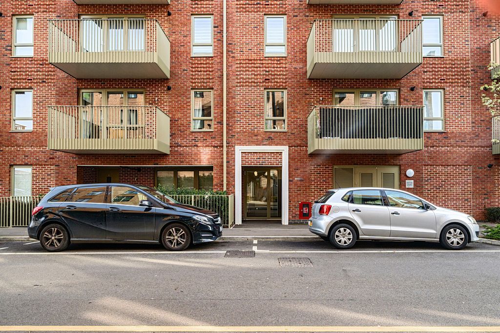 Property photo 2 of 20 1432389-2-69Bd192...