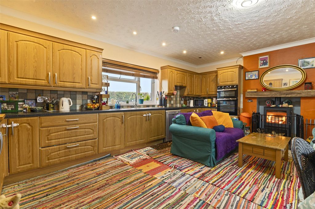 Property photo 3 of 27 Kitchen