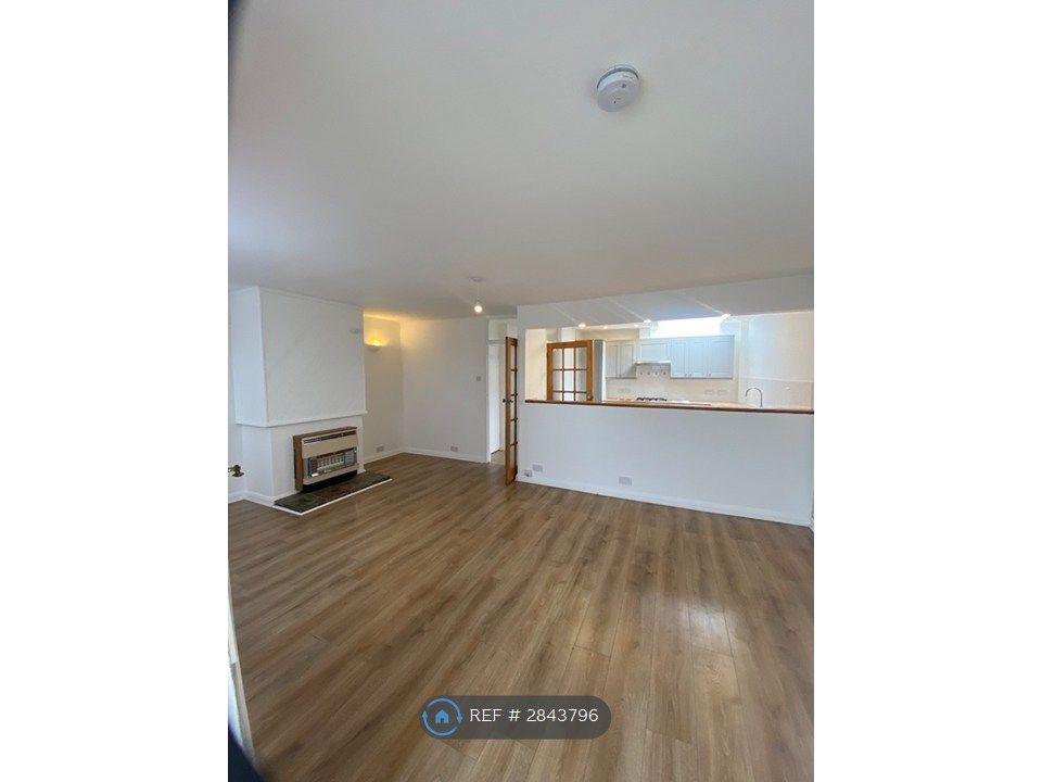 Property photo 3 of 6 Front Room