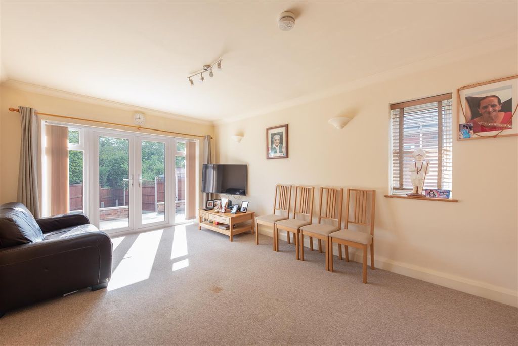 Property photo 2 of 17 Rec.Jpg