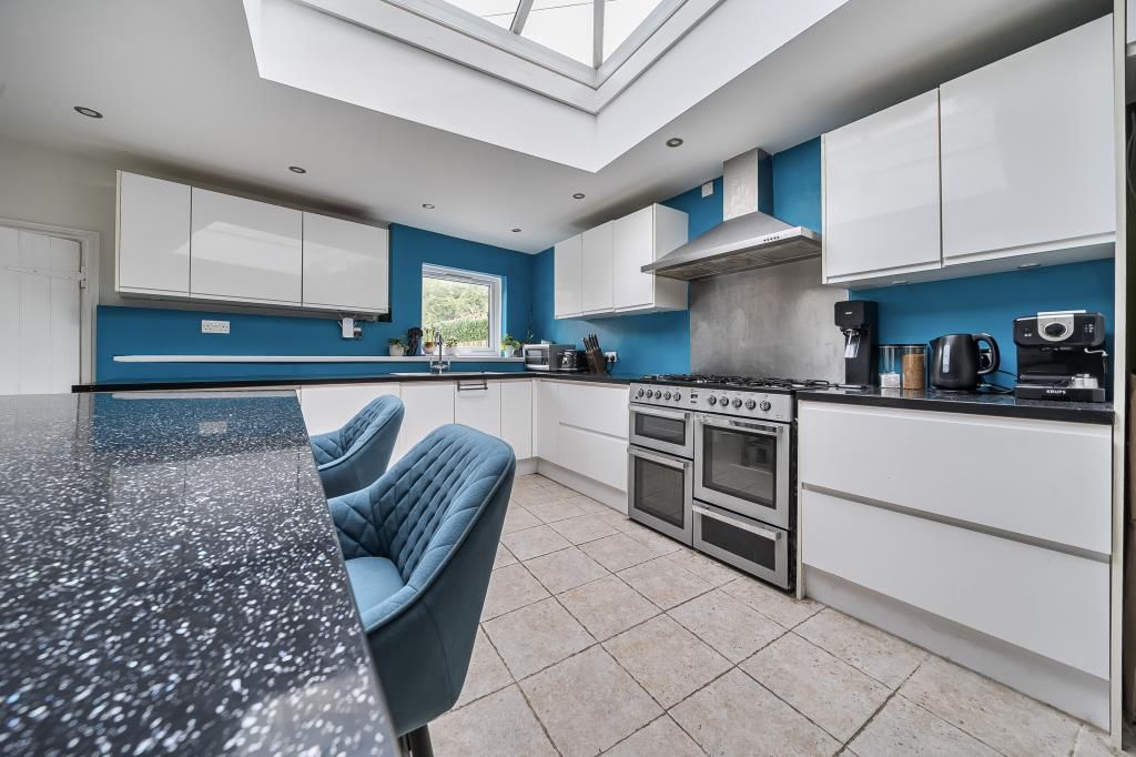 Property photo 3 of 21 Kitchen