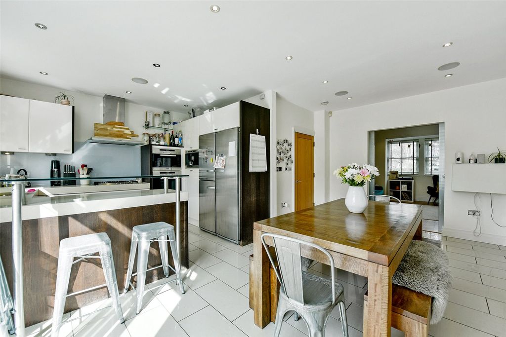 Property photo 3 of 16 Kitchen/Diner