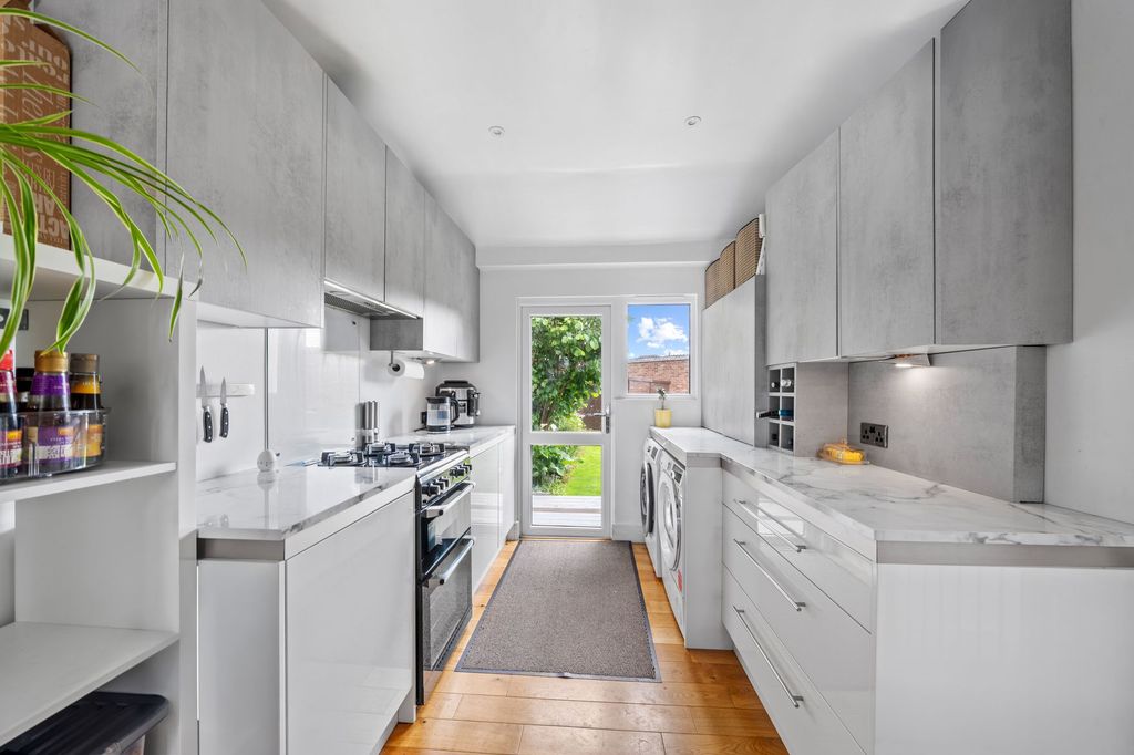 Property photo 3 of 23 Jasmin Road, Epsom
