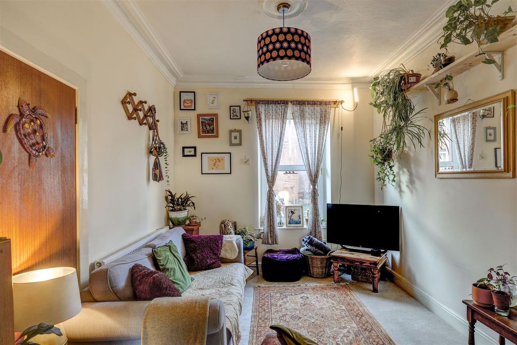 Property photo 3 of 15 Lounge