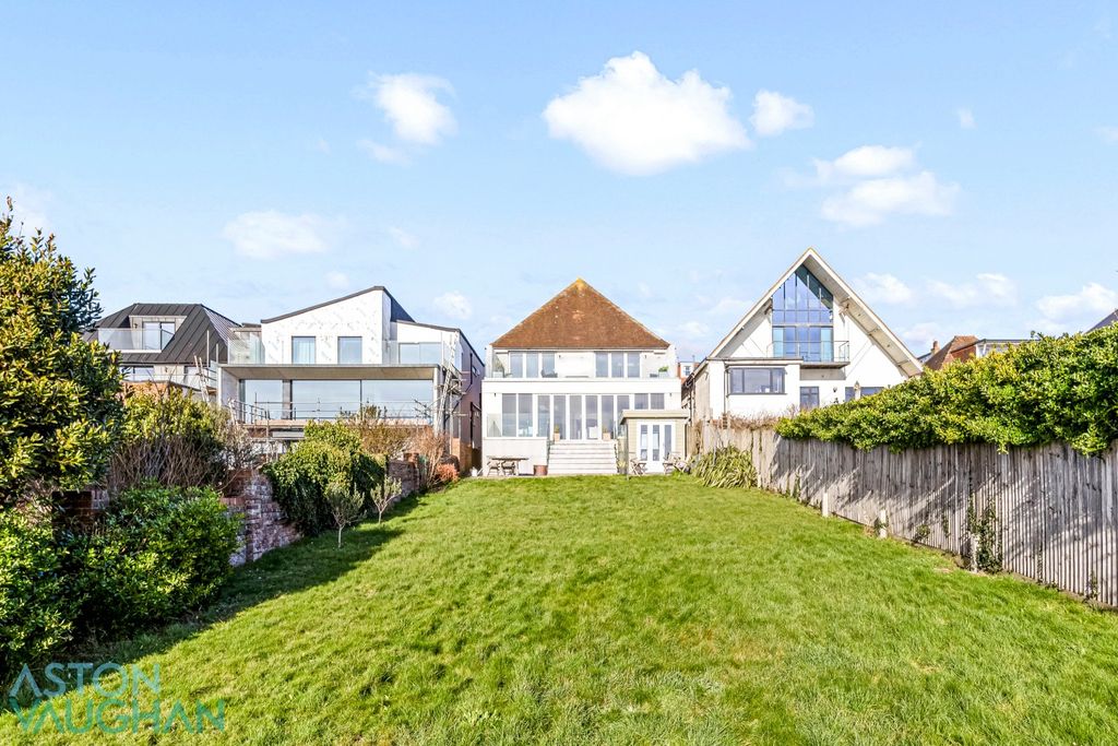 Property photo 2 of 29 4727131