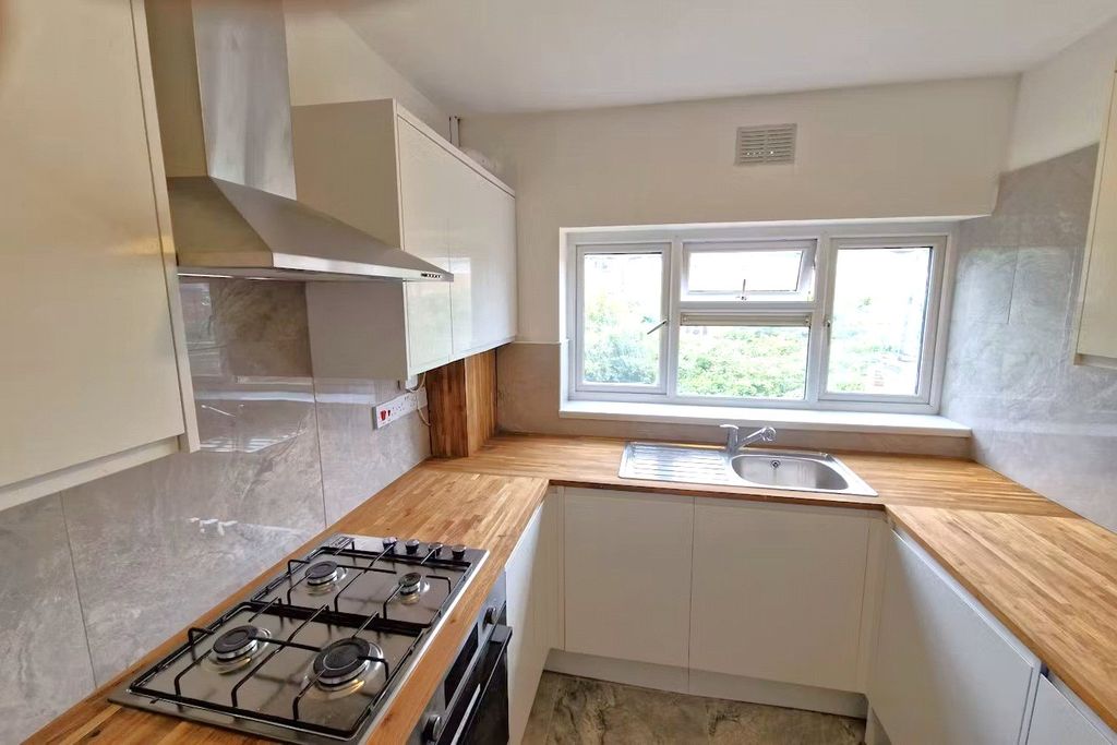Property photo 3 of 9 Kitchen