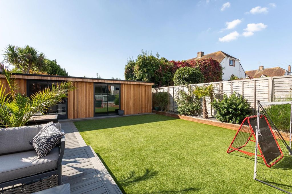 Property photo 2 of 27 Court Farm Road-28.Jpg