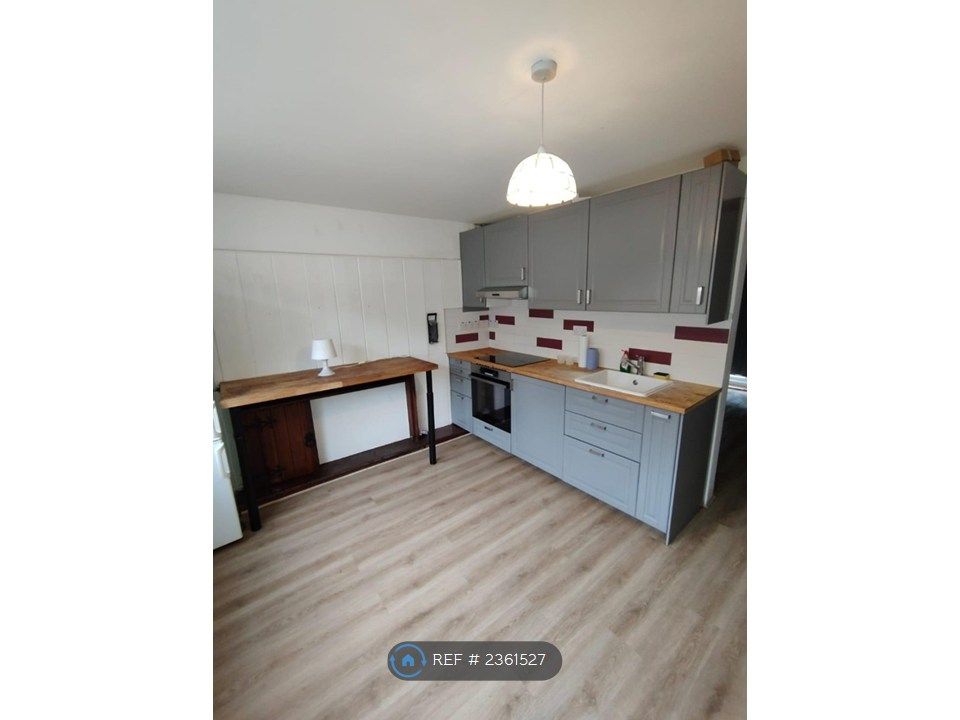 Property photo 1 of 8 Kitchen