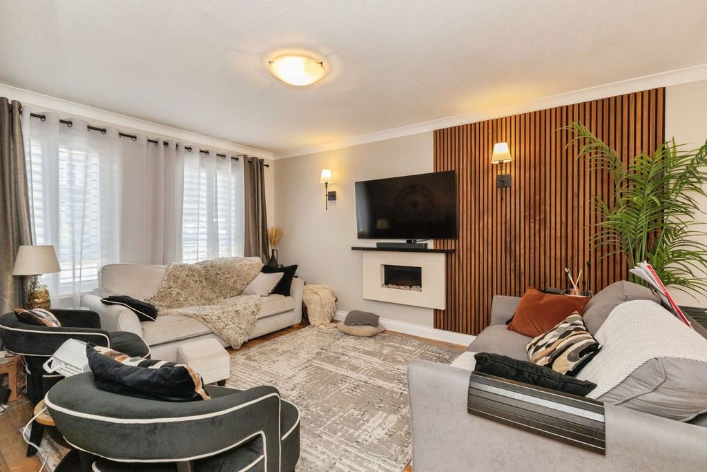 Property photo 2 of 15 Pbox-Img.Jpg