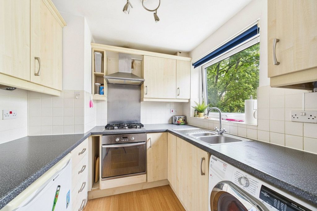 Property photo 1 of 8 Picture No. 12