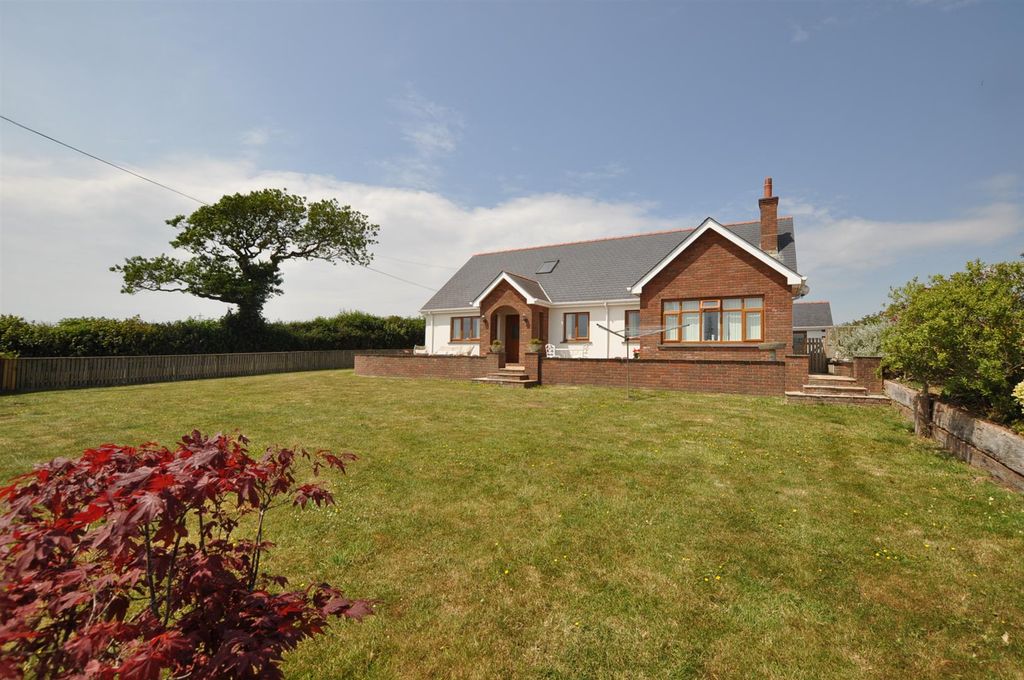 Property photo 1 of 25 Externally