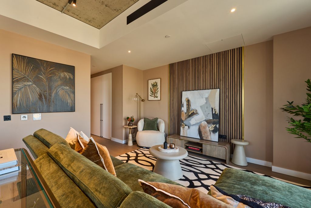 Property photo 1 of 29 20251126_Canadawater_Thefounding_Apartment1503_016.Jpg