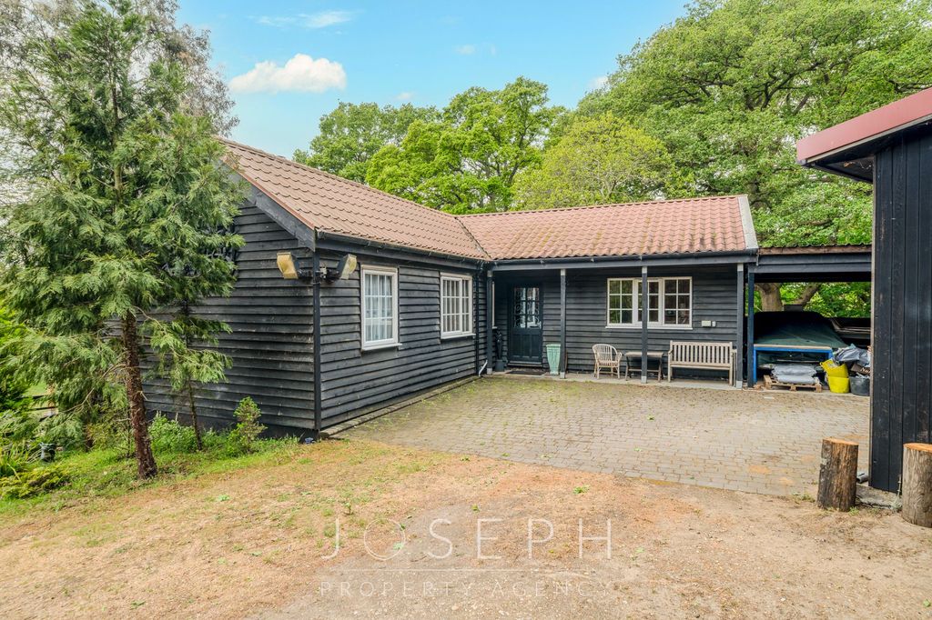 Property photo 3 of 32