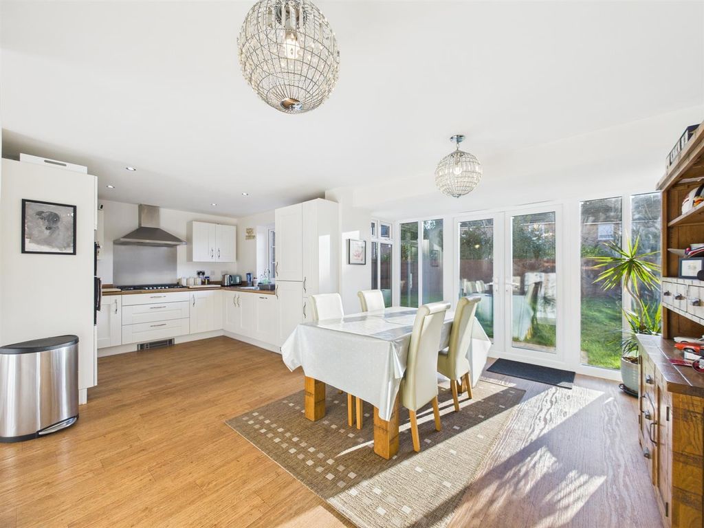 Property photo 2 of 33