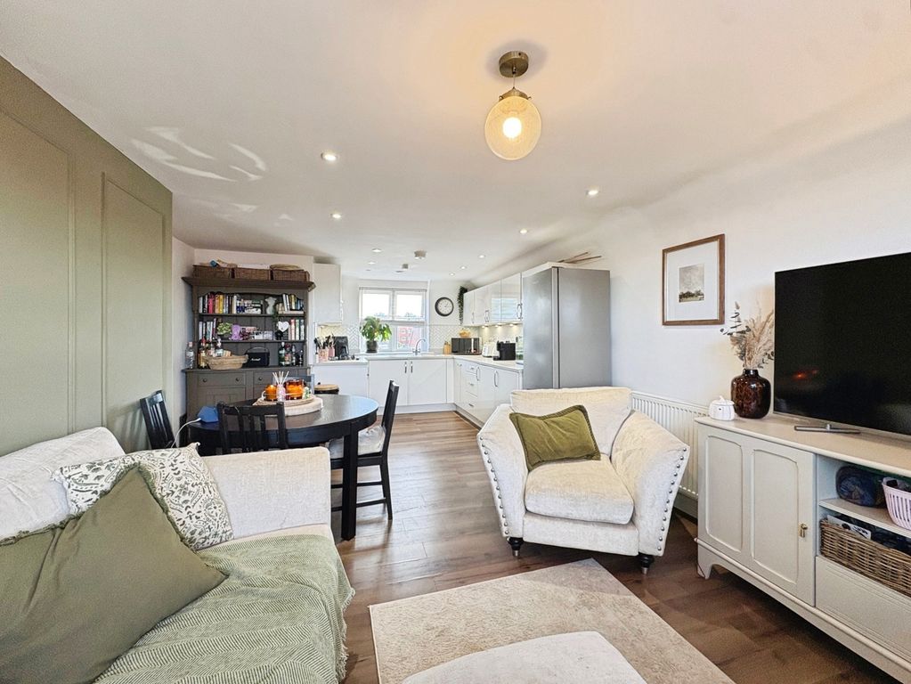 Property photo 3 of 9 Pbox-Img.Jpg