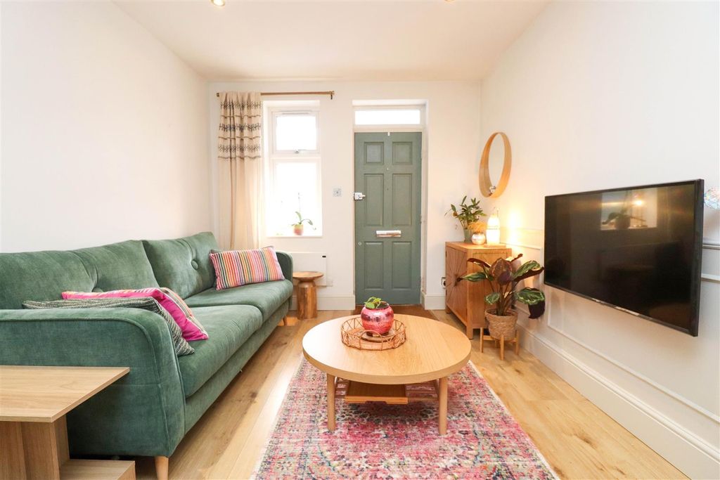 Property photo 3 of 14 Living Room