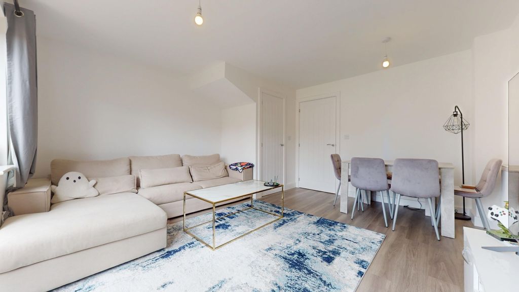 Property photo 3 of 18 4299476