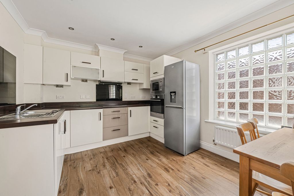 Property photo 2 of 17 Reception/Kitchen
