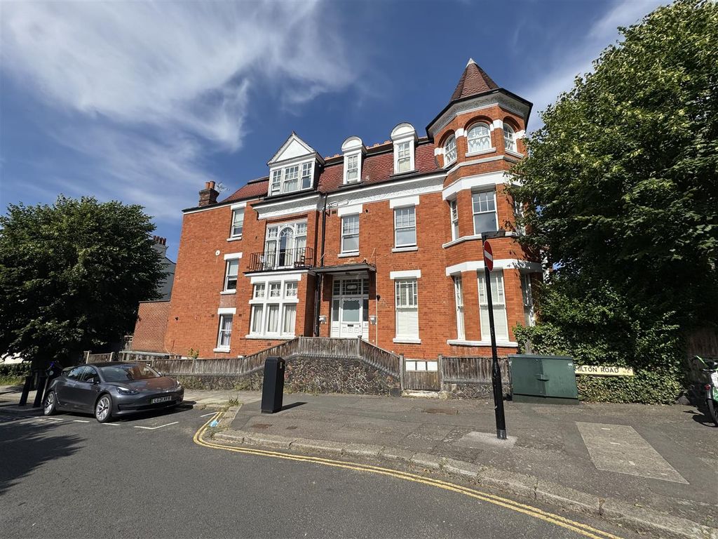 Property photo 2 of 14 Horsey Lane Gardens N6