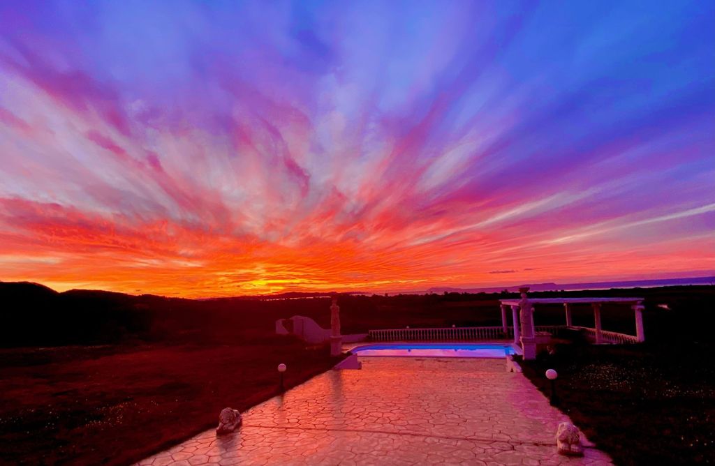 Property photo 3 of 17 Sunset 2