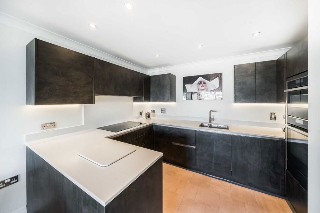 Property photo 3 of 6