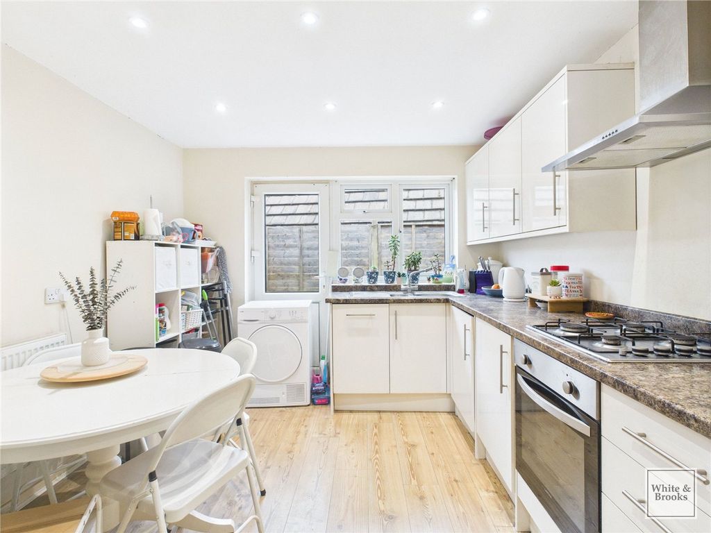 Property photo 3 of 16 Kitchen