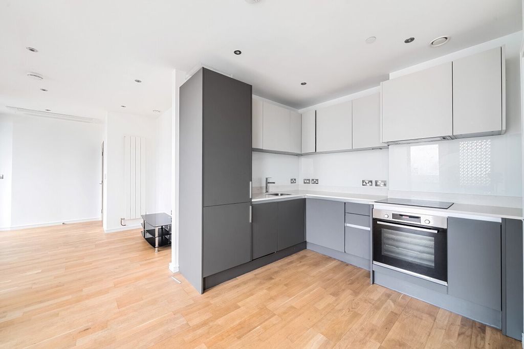 Property photo 2 of 14 Picture No. 11