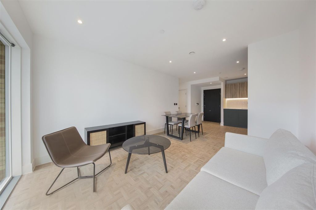 Property photo 3 of 15 46 Munstead Apartments, 33 Danvers Avenue - Vbgsvl