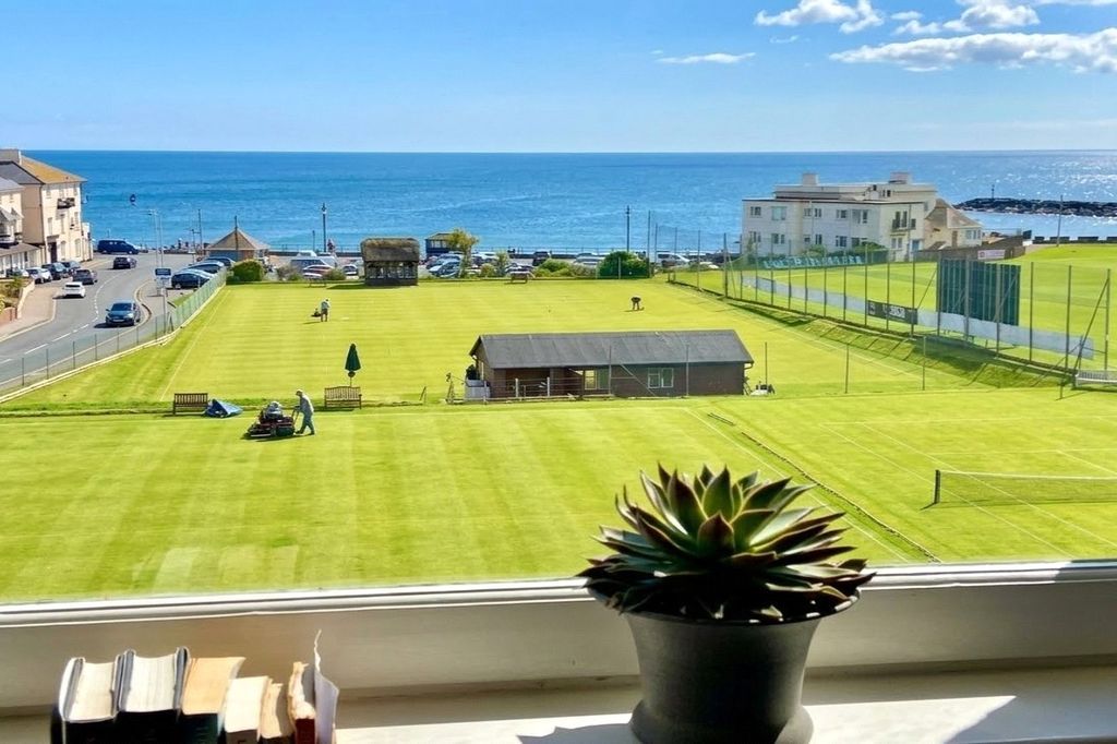 Property photo 2 of 18 Sea View