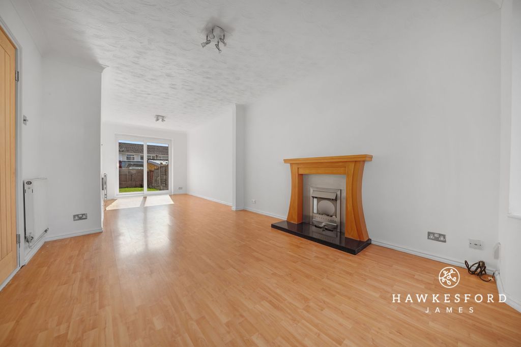 Property photo 2 of 15 Gibbons Road, Sittingbourne - Lounge/Diner