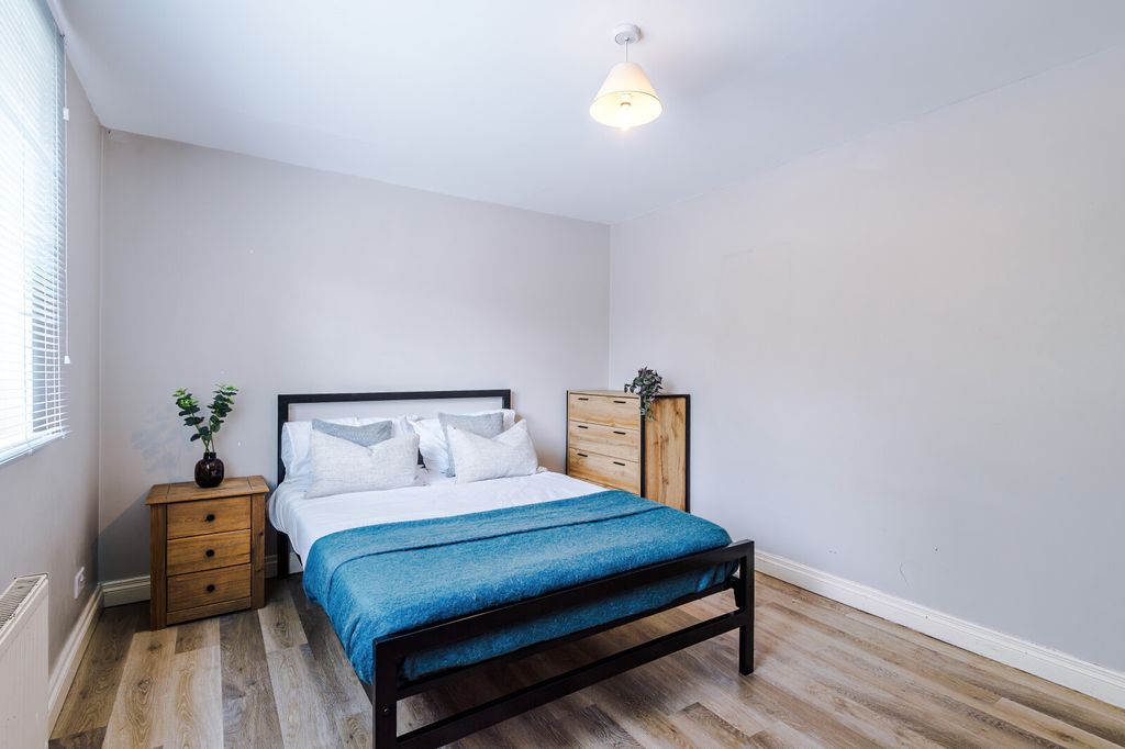 Property photo 2 of 9 Photo 1