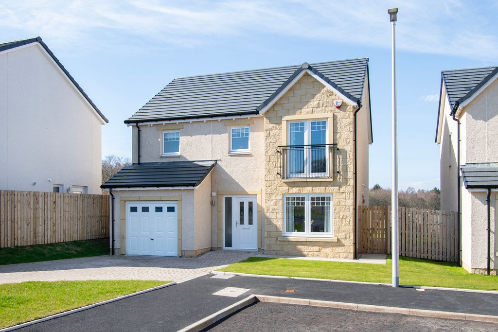 Property photo 2 of 40