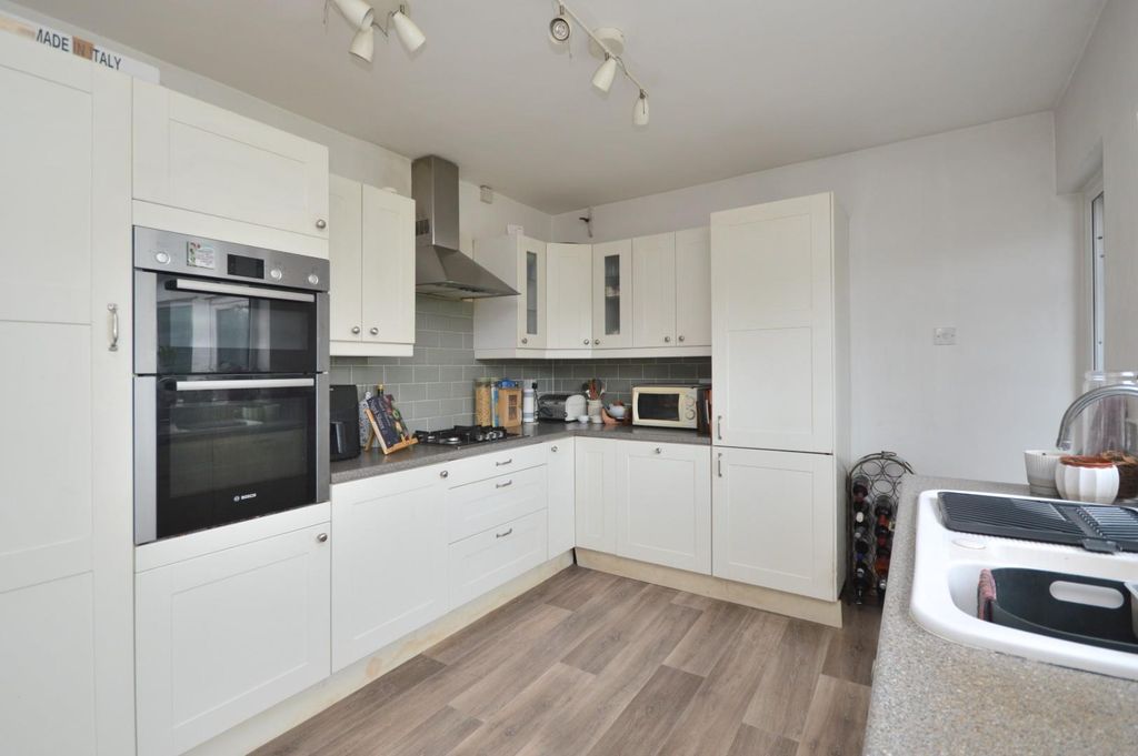 Property photo 2 of 20 Kitchen/Dining Room