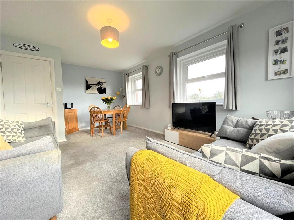 Property photo 3 of 10 Living Room