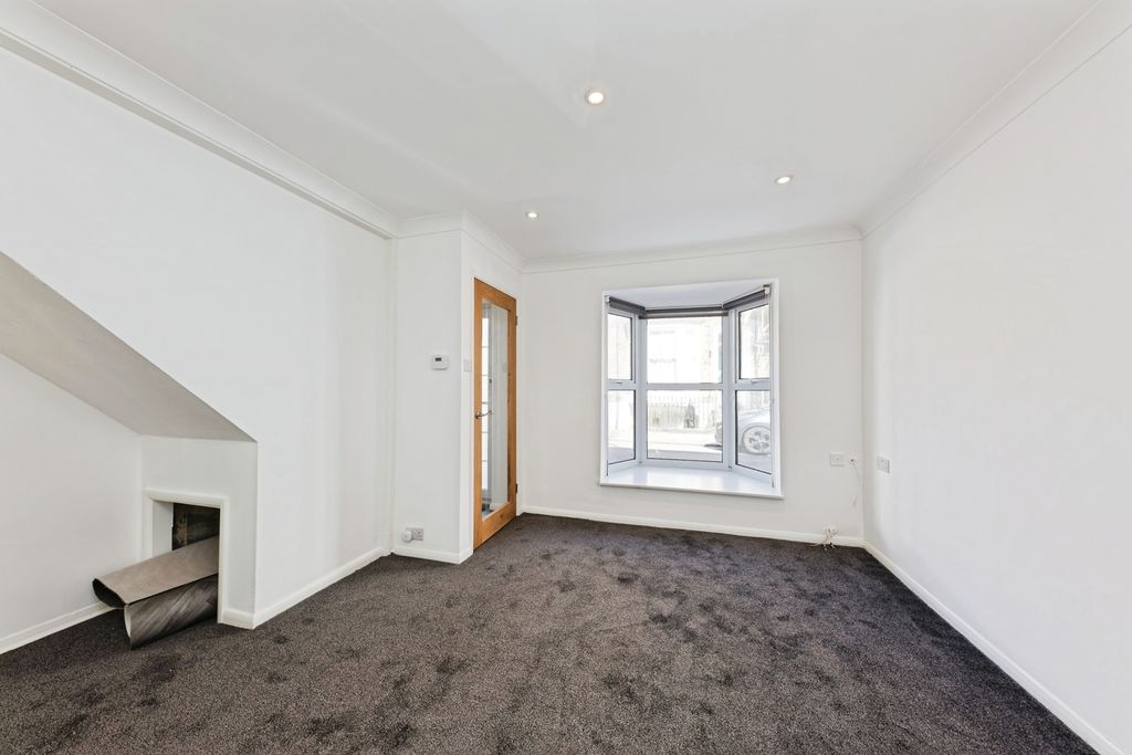 Property photo 2 of 19 Pbox-Img.Jpg