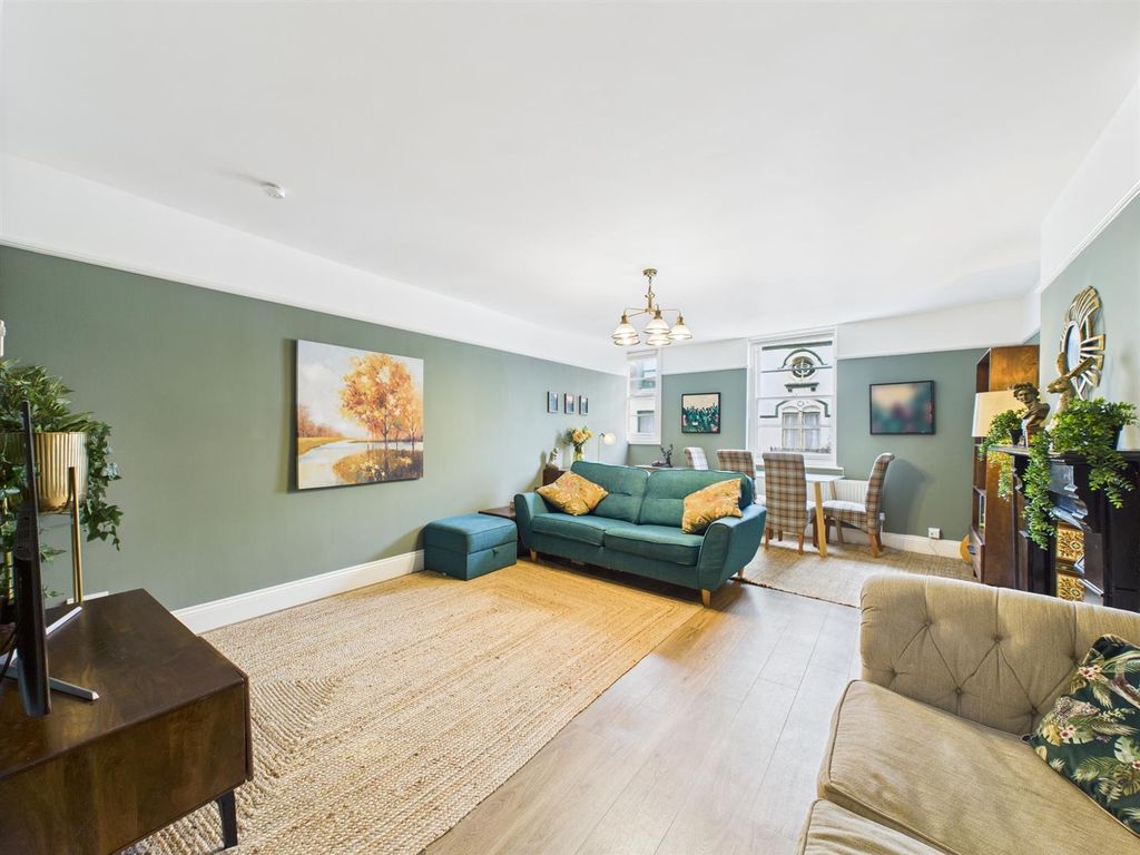 Property photo 1 of 10 Lounge/Diner