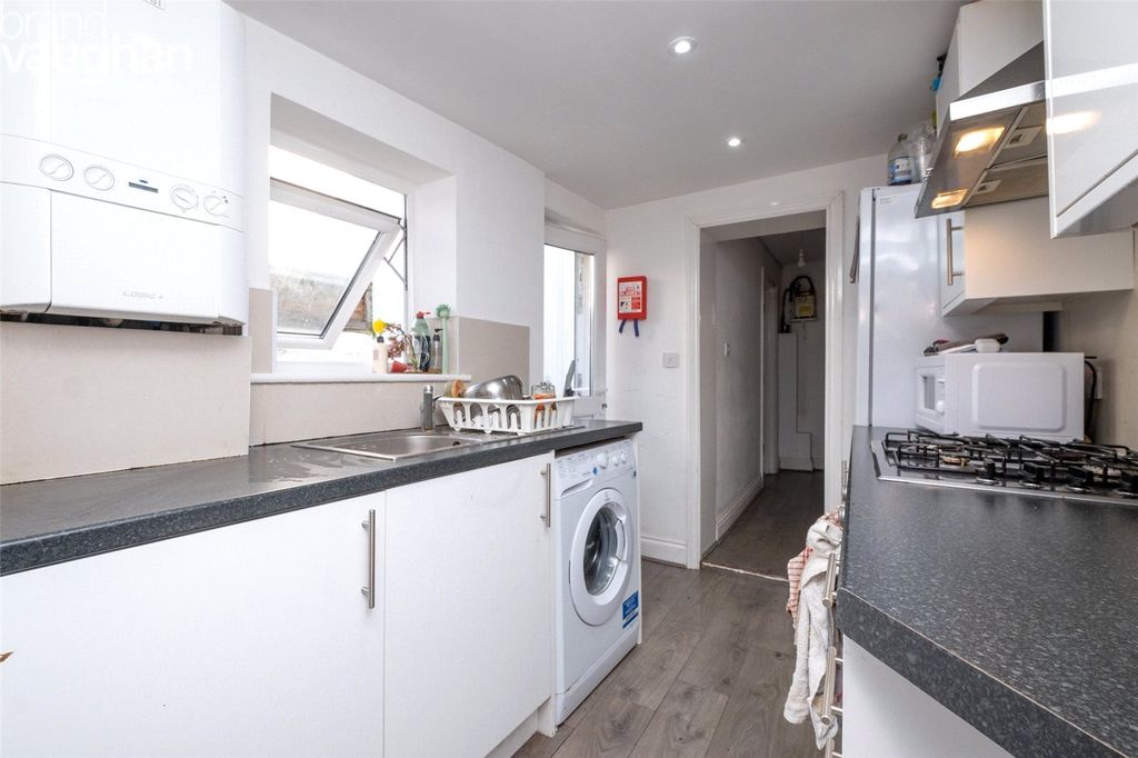 Property photo 2 of 16 Picture No. 17