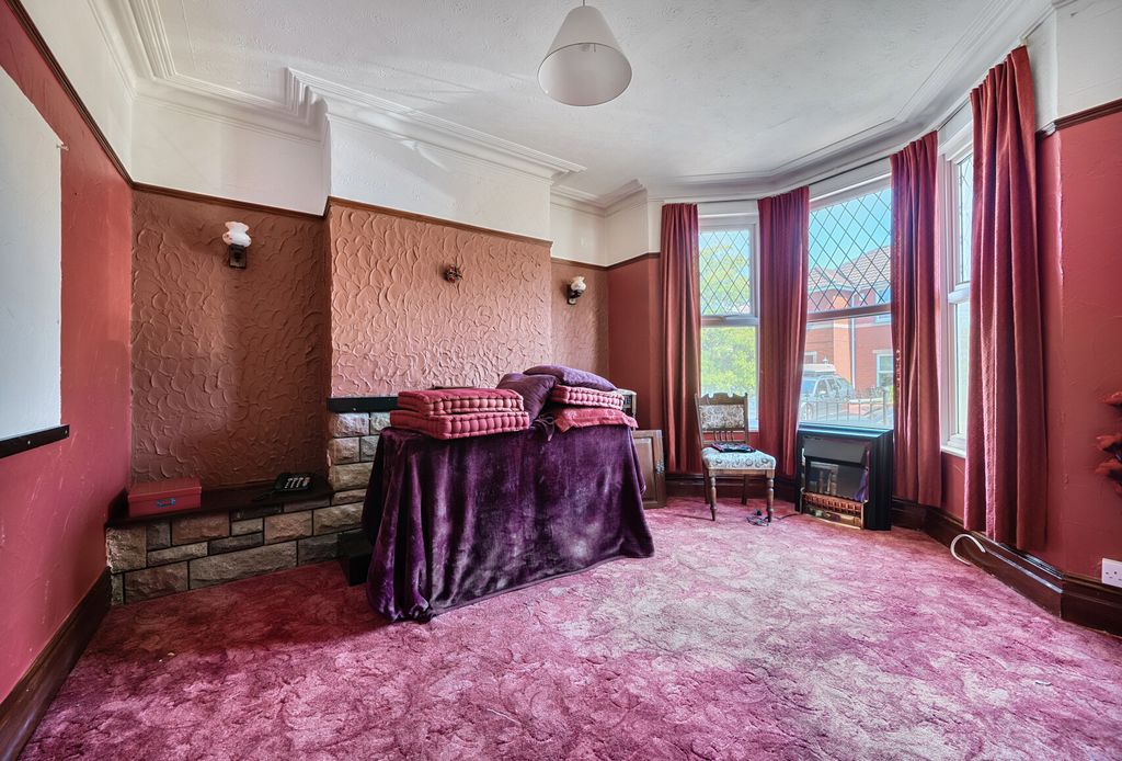 Property photo 2 of 11 1324732-20-686d33...