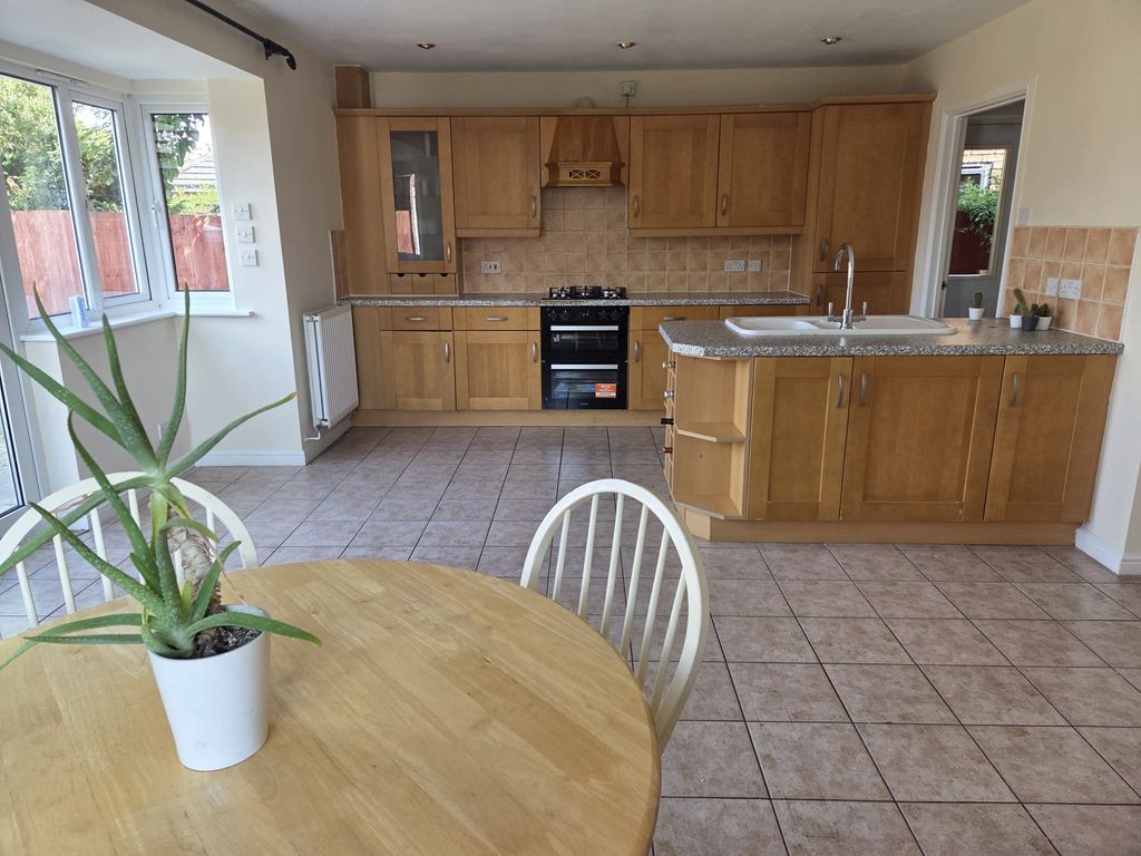 Property photo 3 of 27