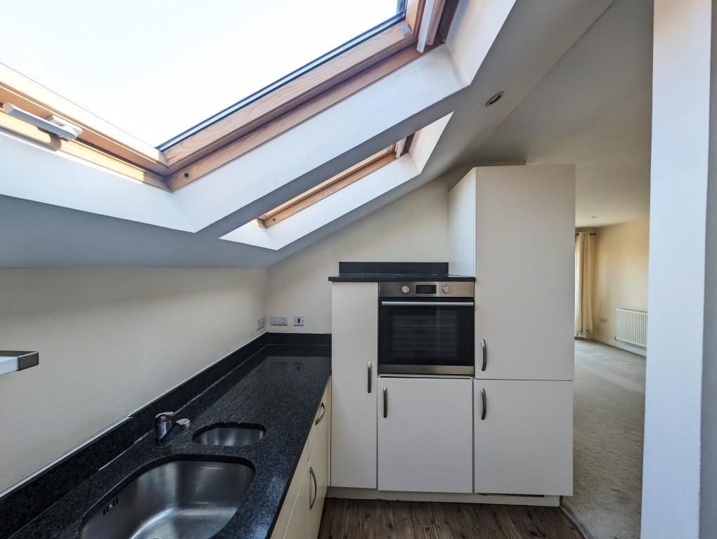 Property photo 3 of 15 Kitchen 2.Jpg