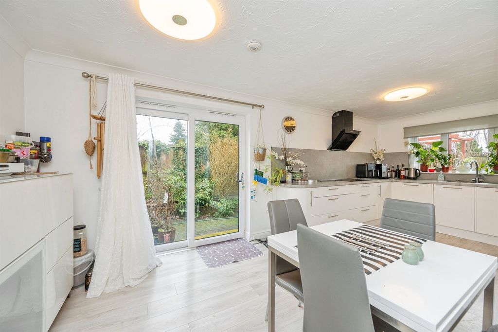 Property photo 3 of 17 Kitchen Diner: