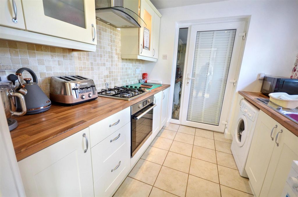 Property photo 3 of 15 Kitchen