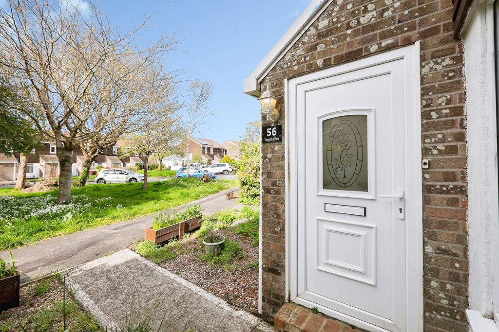 Property photo 2 of 18 Front