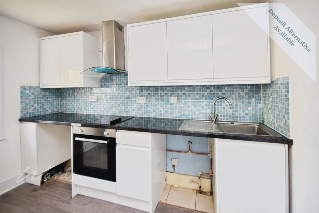 Property photo 2 of 11 Kitchen