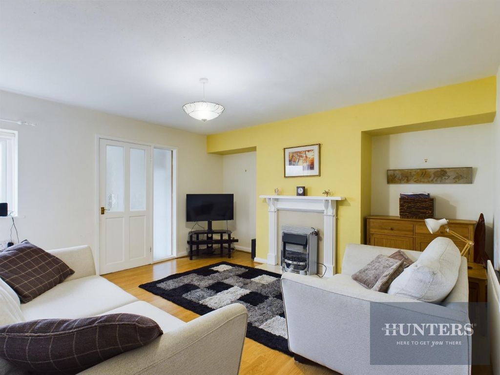 Property photo 3 of 12 Living Room