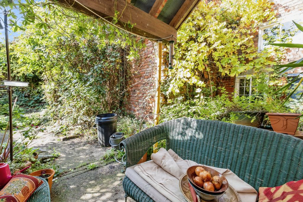 Property photo 3 of 12 Outside