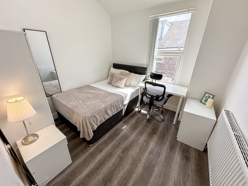 Property photo 3 of 9 7-Img_8871