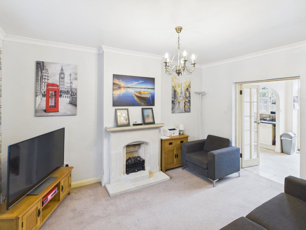 Property photo 2 of 11 Living Room