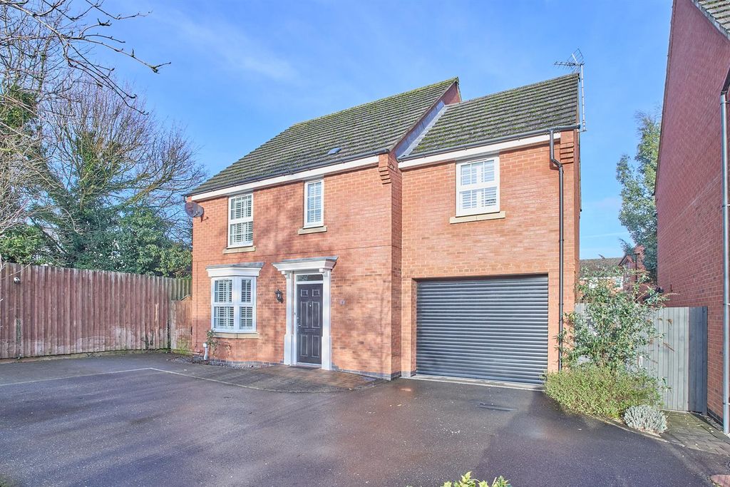 Property photo 1 of 21 Garner Close Bw 19.Jpg